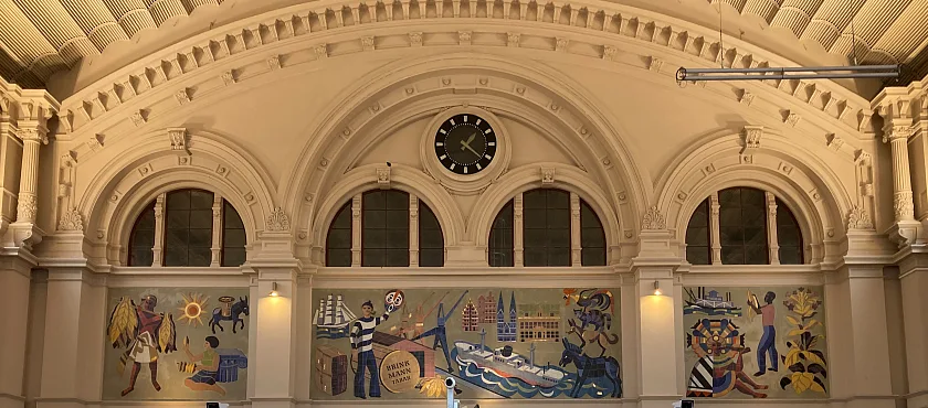 Gesamtansicht des Brinkmann-Mosaiks im Hauptbahnhof Bremen. Foto: Landesamt für Denkmalpflege Bremen (Marianne Ricci 2023)