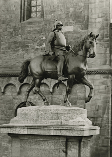 Bismarck monument 1910.