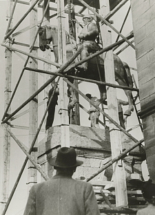 The re-erection of the Bismarck monument in 1953.