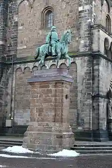 The renovated Bismarck monument with the new plinth cover 2024.