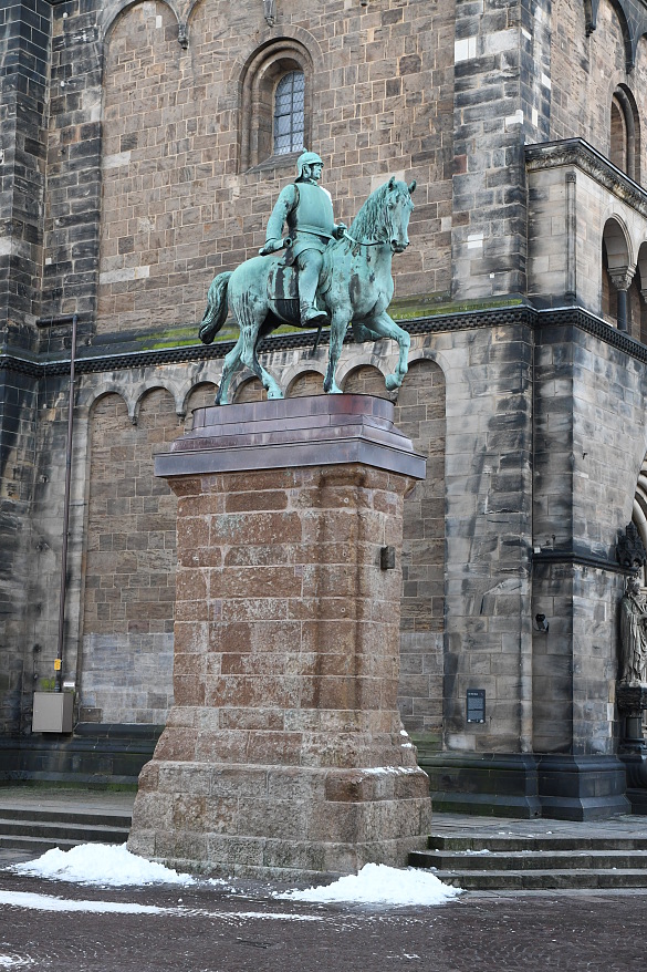 Das sanierte Bismarck-Denkmal mit der neuen Sockelabdeckung 2024. Foto: Landesamt für Denkmalpflege