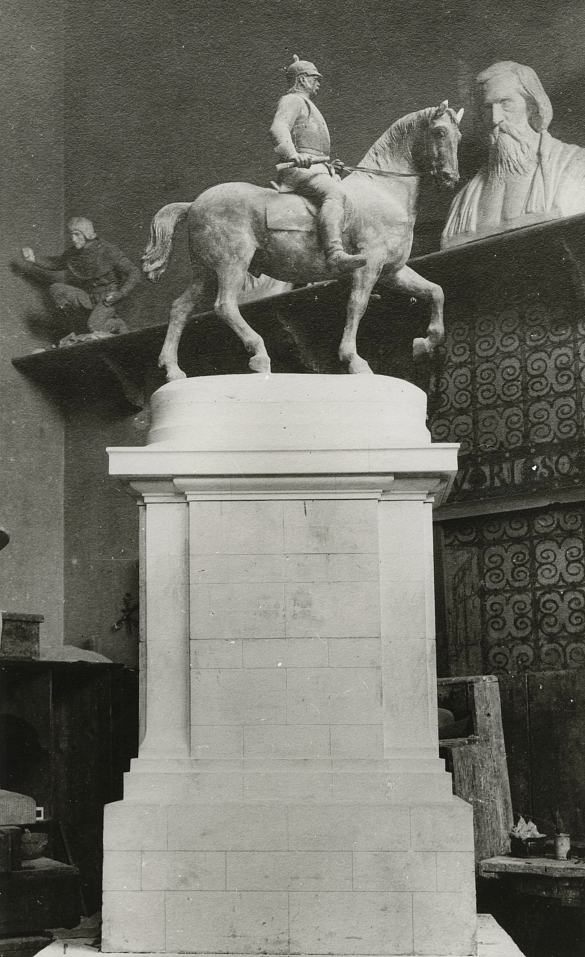 Plaster model of the Bremen Bismarck monument in the workshop of the sculptor Adolf von Hildebrand, Munich 1908.