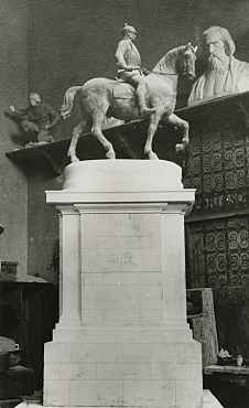Plaster model of the Bremen Bismarck monument in the workshop of the sculptor Adolf von Hildebrand, Munich 1908.