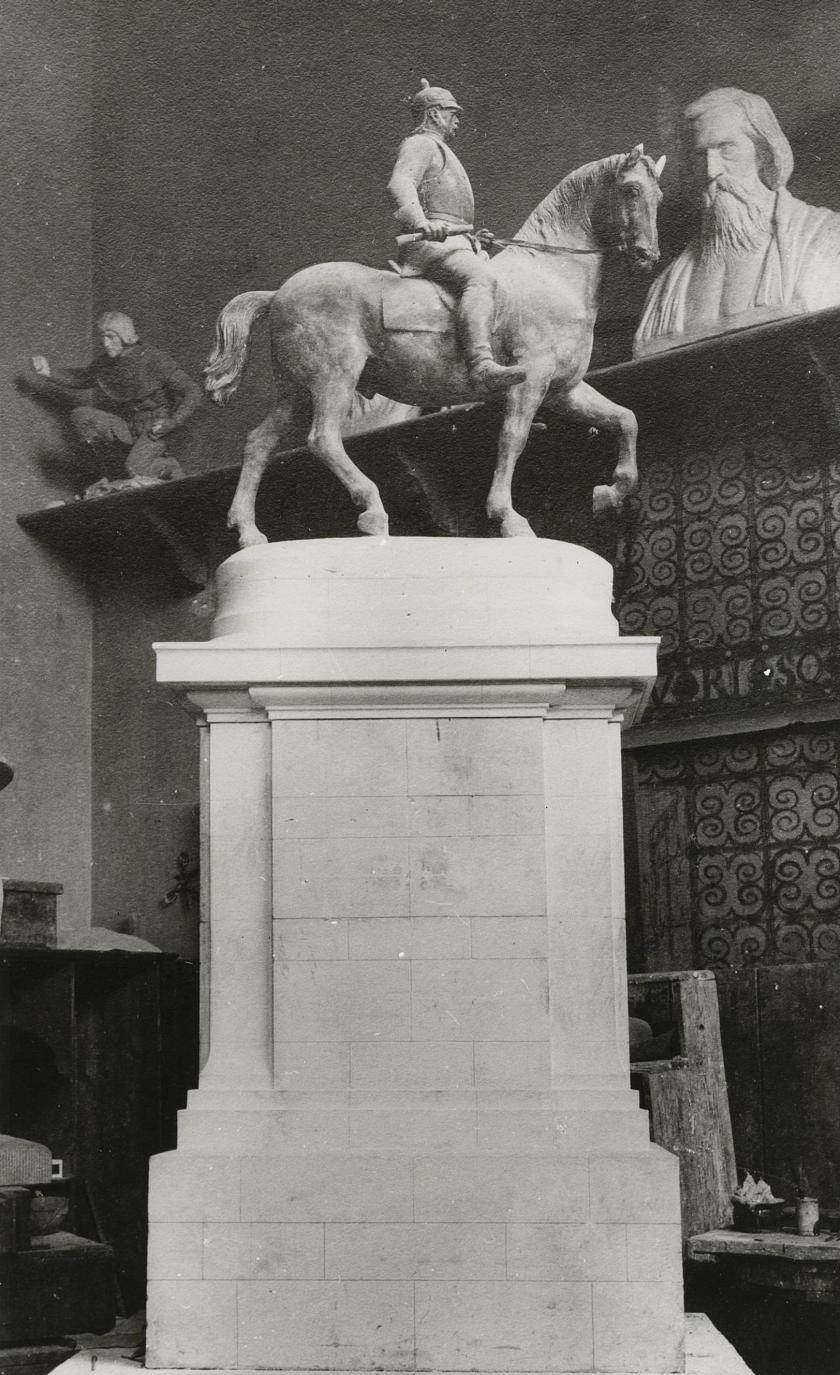 Plaster model of the Bremen Bismarck monument in the workshop of the sculptor Adolf von Hildebrand, Munich 1908.