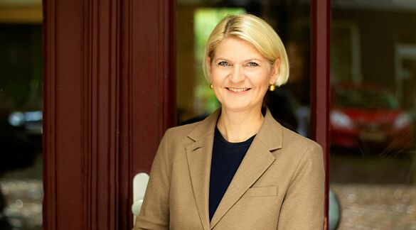 Dr. Alexandra Tacke