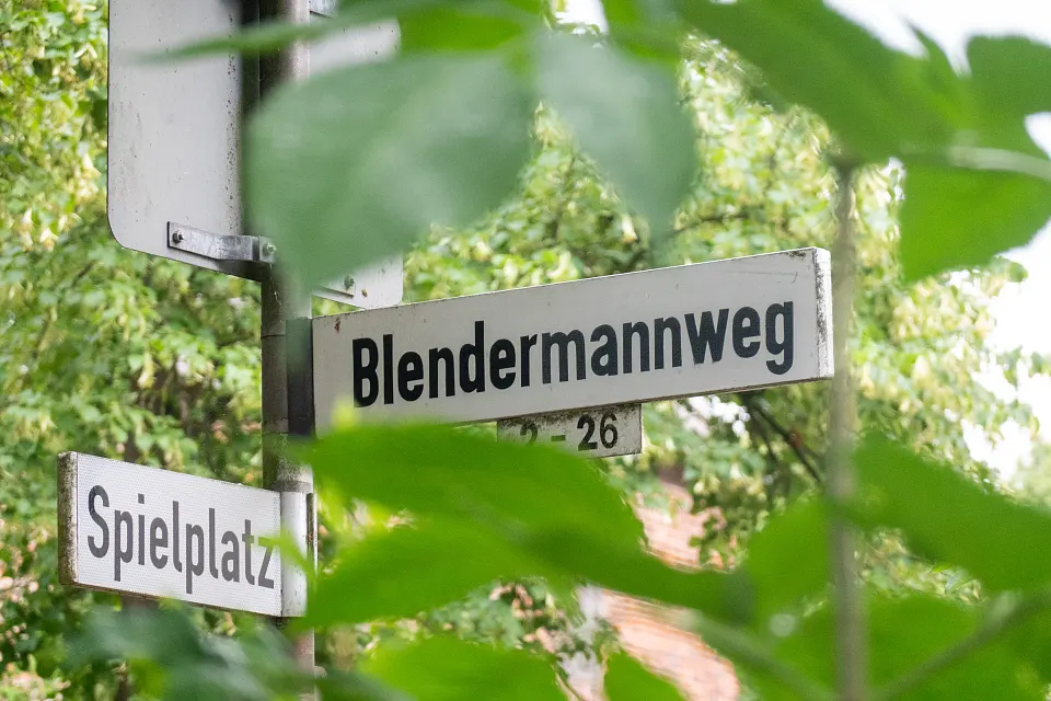 Stra&szlig;enschild Blendermannweg