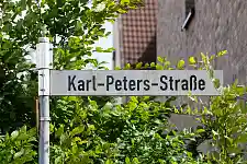 Straßenschild Karl-Peters-Straße