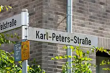 Straßenschild Karl-Peters-Straße