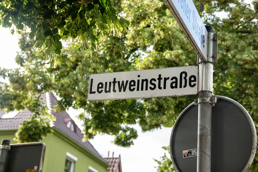 Straßenschild Leutweinstraße