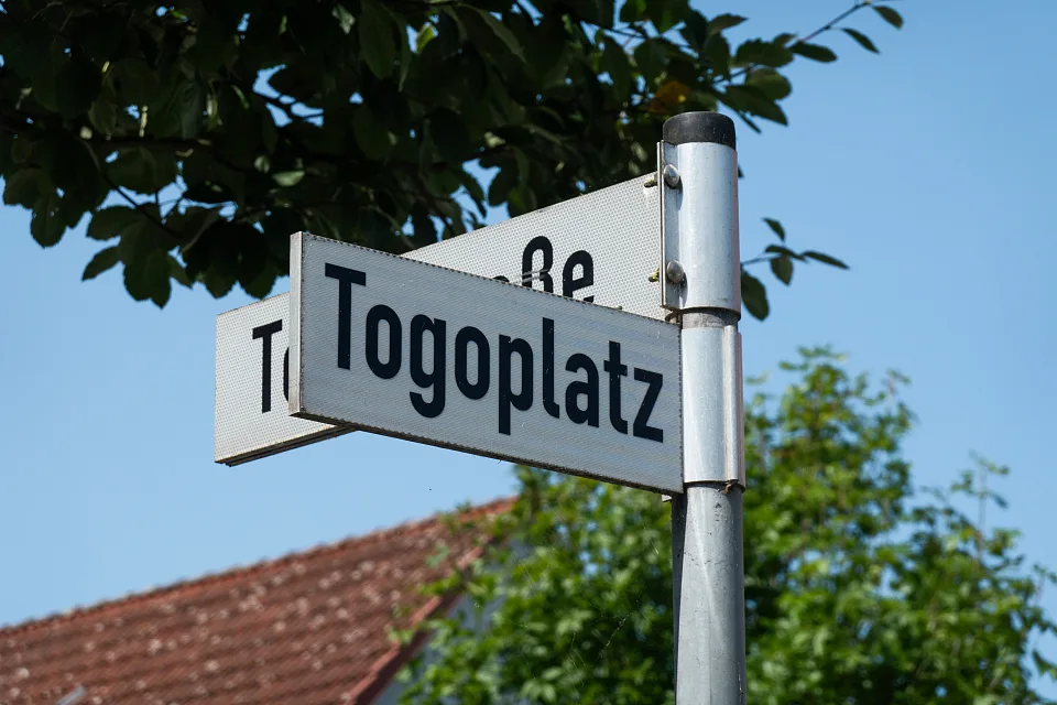 Straßenschild Togoplatz
