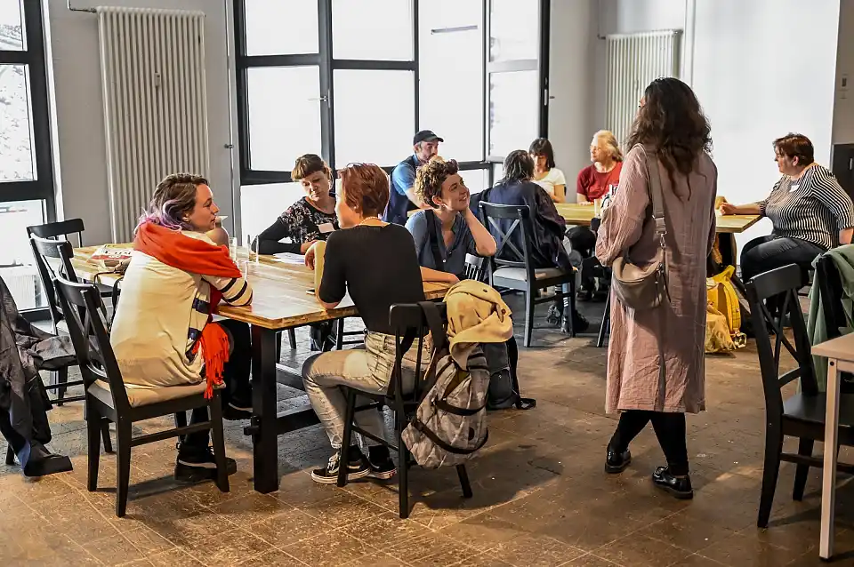 Pause w&auml;hrend der Peer-to-Peer-Akademie vom LADFK und Tanz Bremen