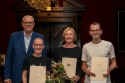 Freuen sich über die Auszeichnungen zum Buchhandlungspreis 2025: Bürgermeister Andreas Bovenschulte, Isabel Kogge (Thorban – Buch und Schmuck), Svenja Esch (Lesumer Lesezeit) und Sven Odens (Buchhandung Buntentor).