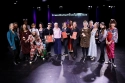 Die Finalistinnen bei der Preisverleihung: Mitte links: Eva Matz, Anke Königschulte und Andrea Rösler (beide Musikszene Bremen e.V.), Norah Limberg (GEDOK). Außen: Künstlerinnen vom Künstlerinnenverband Bremen GEDOK. 2. Reihe Mitte: Moderatorin Ilona Herbrig (Kulturressort). @Foto: Jana Witte.